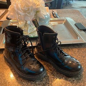 Dr. Martens limited edition girls stars airwair with bouncing soles boots